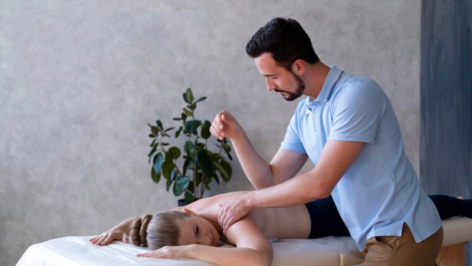Învățarea tehnicilor de automasaj pentru relaxare