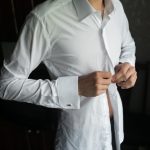 Cămășile din satin în outfituri de birou