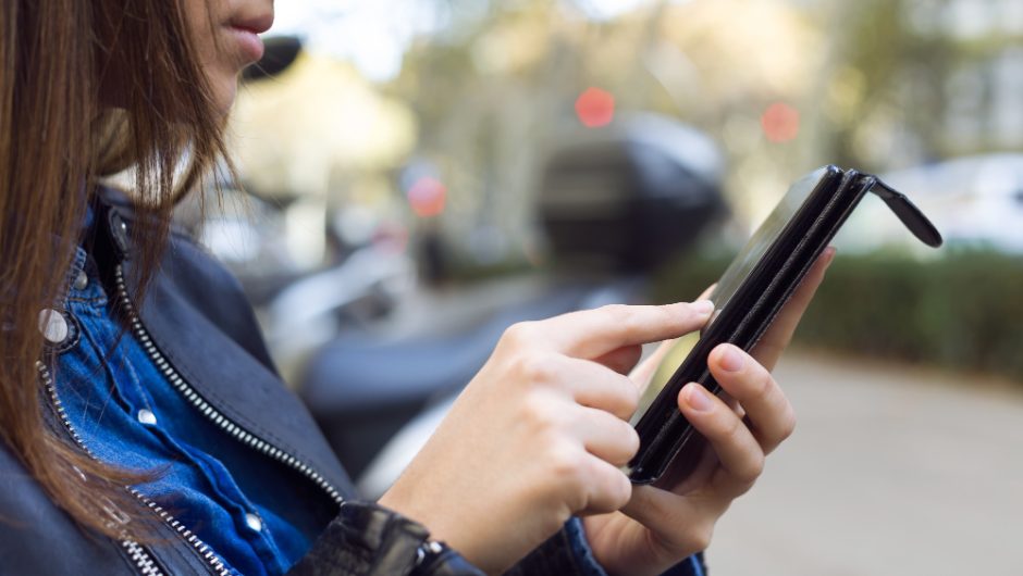 Cum să îți configurezi telefonul pentru lucru în deplasare