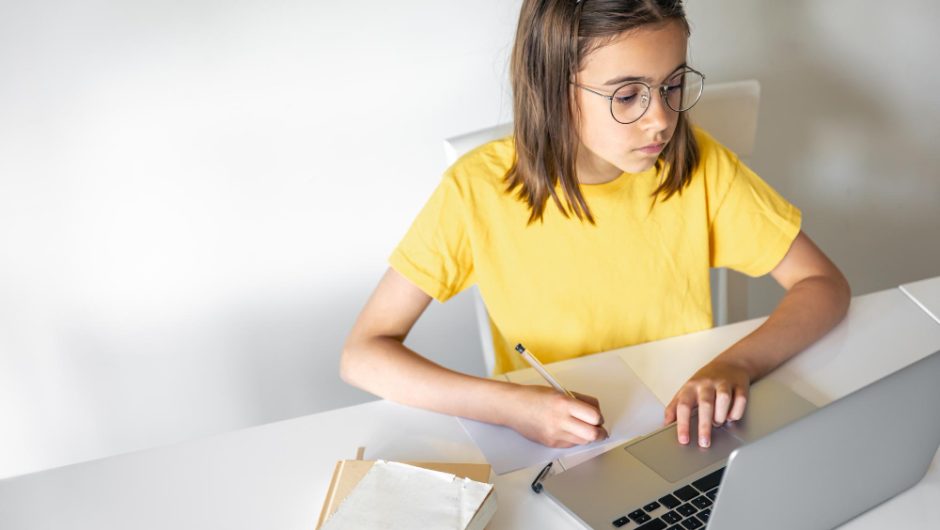 Cum îți crești alfabetizarea digitală fără cursuri complicate