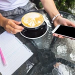 Cum să-ți organizezi fotografiile din telefon fără să pierzi ore întregi