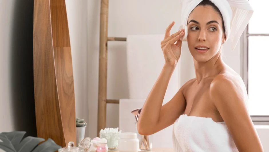 Rutina anti-aging: De ce consecvența contează mai mult decât numărul de produse
